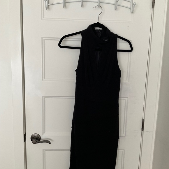 Robe noire - Picture 1 of 3